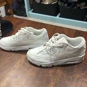 Boys size 7 Youth Nike Air Max